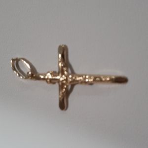 10 K Yellow Gold Crucifix